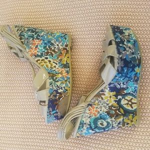 Floral wedges